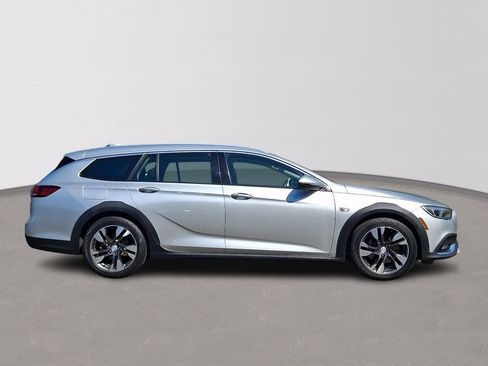 Used 2018 Buick Regal Essence w/ Sights and Sounds Package AWD/4WD image 7