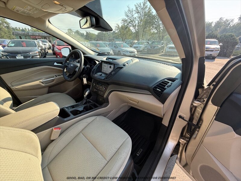 Used 2018 Ford Escape SE w/ Ford Safe & Smart Package AWD/4WD image 19