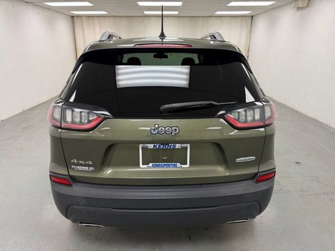 Used 2019 Jeep Cherokee Latitude Plus w/ Cold Weather Group AWD/4WD image 4