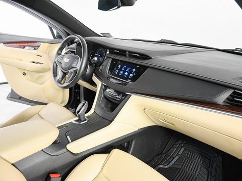 Used 2019 Cadillac XT5 Premium Luxury FWD image 25