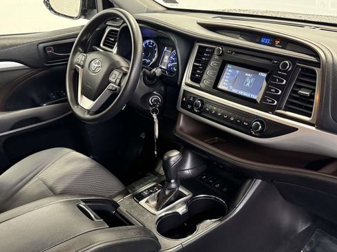 Used 2019 Toyota Highlander LE image 10