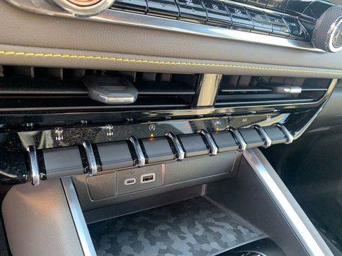 Used 2024 Chevrolet Colorado ZR2 w/ Technology Package image 23