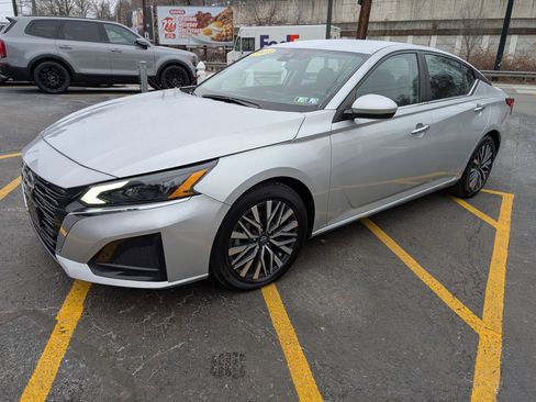 Used 2023 Nissan Altima 2.5 SV image 3