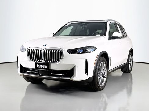 Used 2026 BMW X5 xDrive40i w/ Premium Package image 3