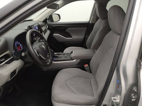 Used 2022 Toyota Highlander L FWD image 17