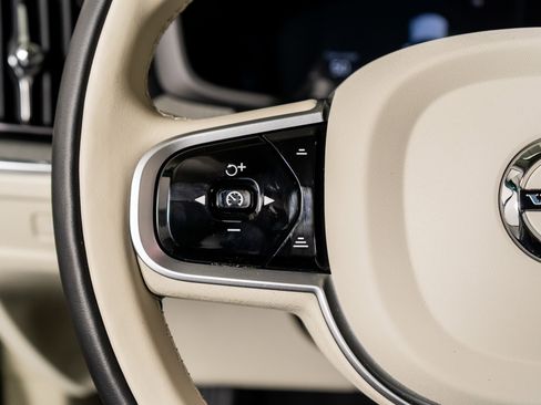 Used 2026 Volvo V60 B5 Cross Country Plus w/ Protection Package Premier image 41