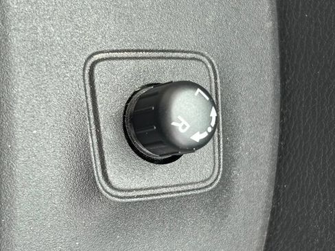 Used 2024 Nissan Frontier SV RWD image 21