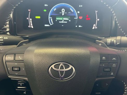 Used 2025 Toyota Camry SE w/ Convenience Package FWD image 28