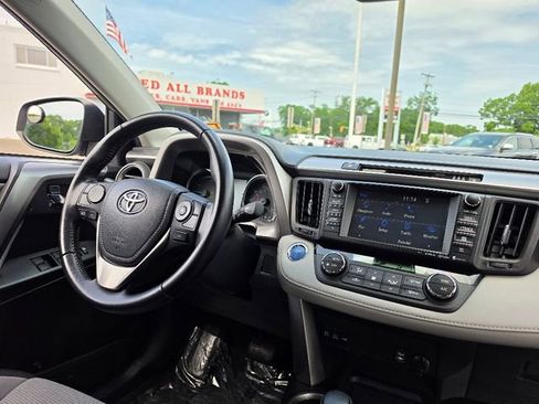 Used 2017 Toyota RAV4 XLE w/ Convenience Package AWD/4WD image 13