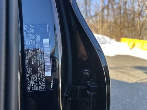 Certified 2025 Volvo XC60 B5 Core image 33