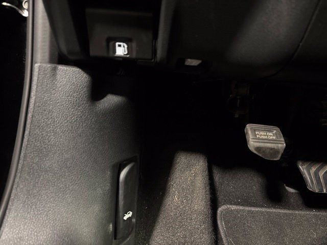 Used 2025 Nissan Sentra SV FWD image 30