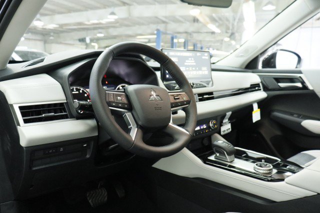 New 2026 Mitsubishi Outlander SE FWD image 5