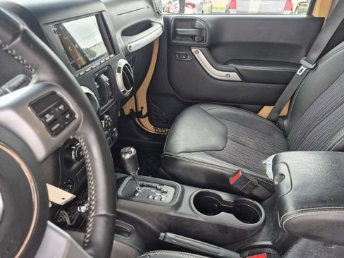 Used 2013 Jeep Wrangler Unlimited Sport AWD/4WD image 12