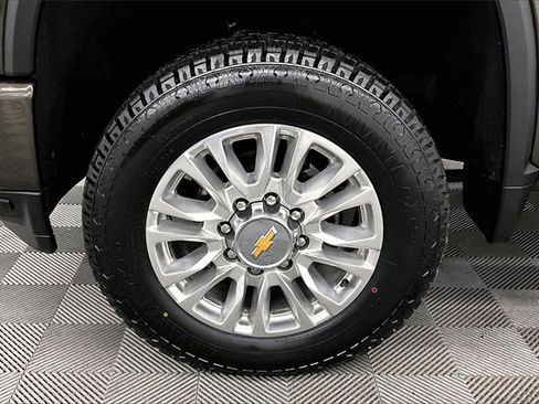 Used 2022 Chevrolet Silverado 3500 High Country w/ Safety Package II image 9