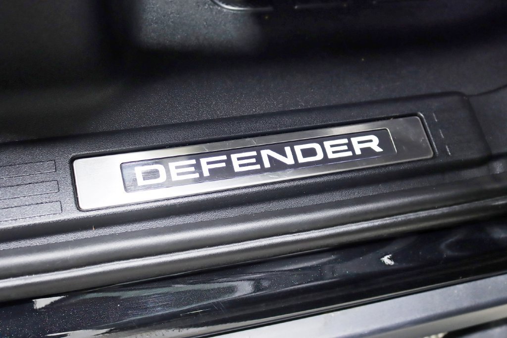 Used 2021 Land Rover Defender 110 X-Dynamic HSE AWD/4WD image 13
