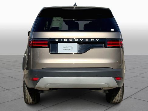 Used 2025 Land Rover Discovery S image 4