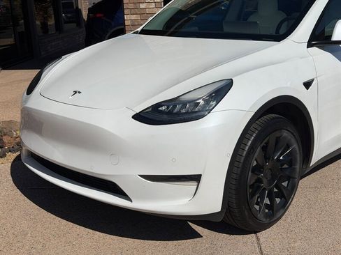 Used 2020 Tesla Model Y Long Range image 12