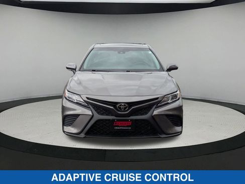 Used 2018 Toyota Camry SE w/ Moonroof Package image 9