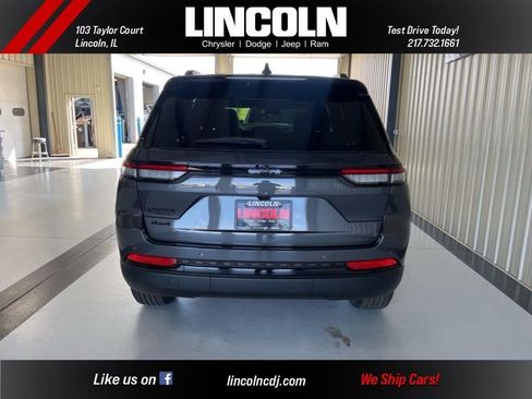 New 2025 Jeep Grand Cherokee Altitude image 9