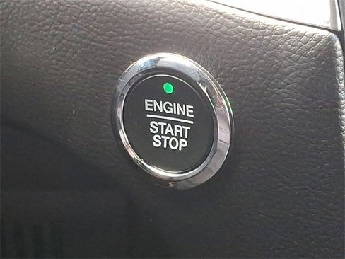 Used 2022 Ford Edge Titanium image 16