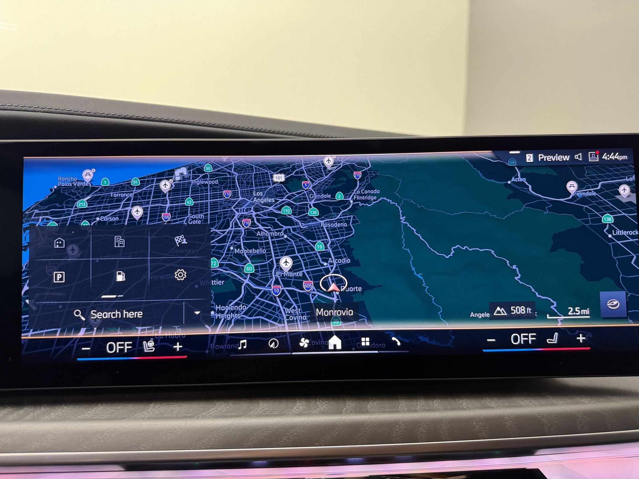 Certified 2025 BMW 740i w/ Premium Package RWD image 18