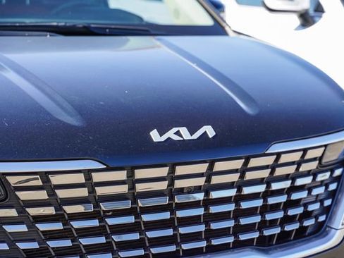 Certified 2024 Kia Carnival SX image 4