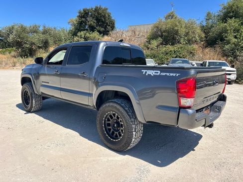 Used 2017 Toyota Tacoma TRD Sport w/ Tow Package RWD image 8