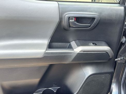 Used 2022 Toyota Tacoma SR5 w/ Technology Package RWD image 19
