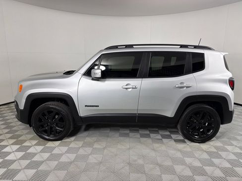 Used 2018 Jeep Renegade Altitude image 7