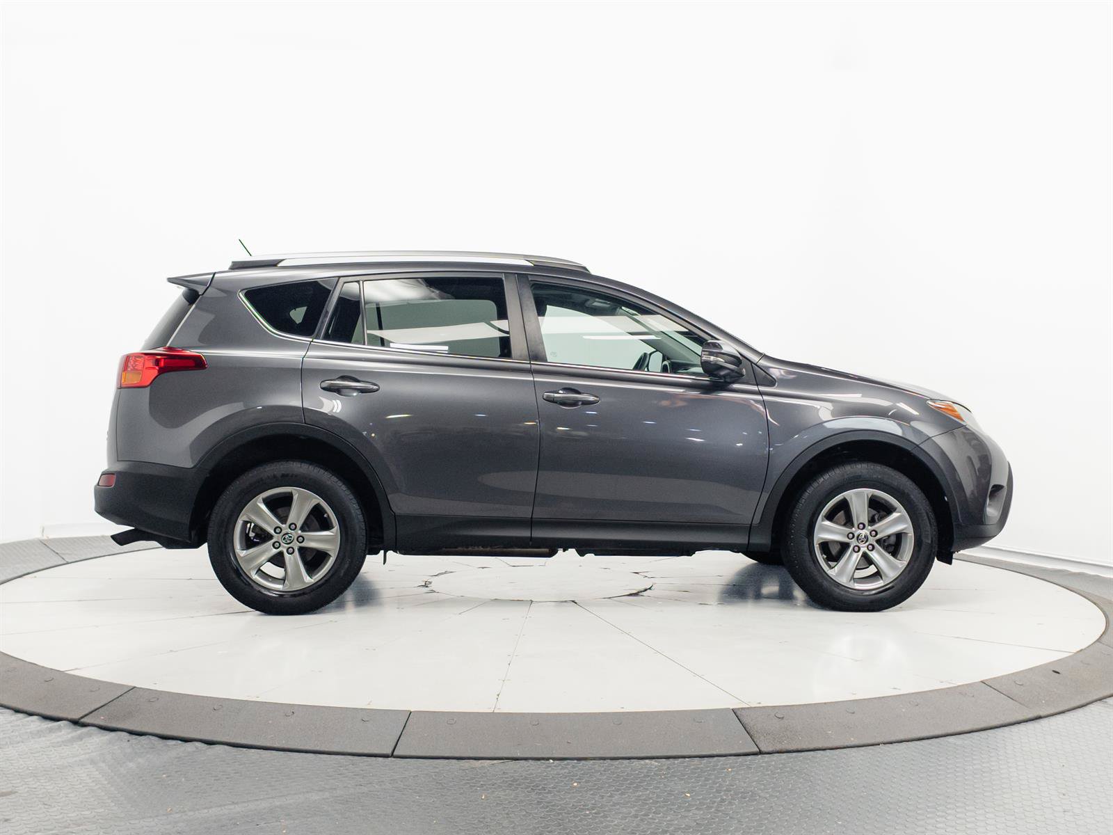 Used 2015 Toyota RAV4 XLE AWD/4WD image 15