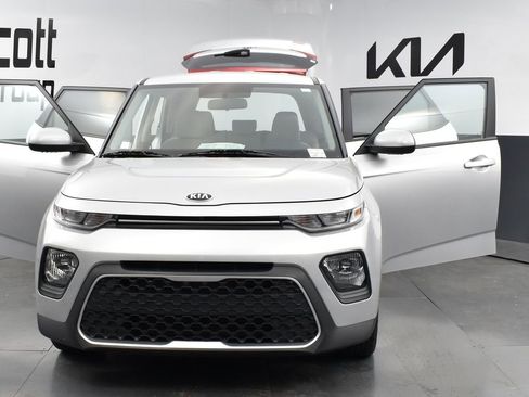 Used 2020 Kia Soul LX FWD image 25