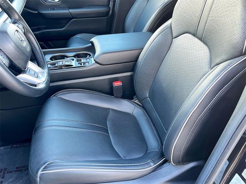 Used 2025 Honda Pilot Elite image 20