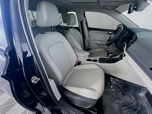 Used 2023 Volkswagen Jetta SE w/ Panoramic Sunroof Package image 30