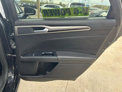 Used 2014 Ford Fusion SE w/ Equipment Group 202A FWD image 15