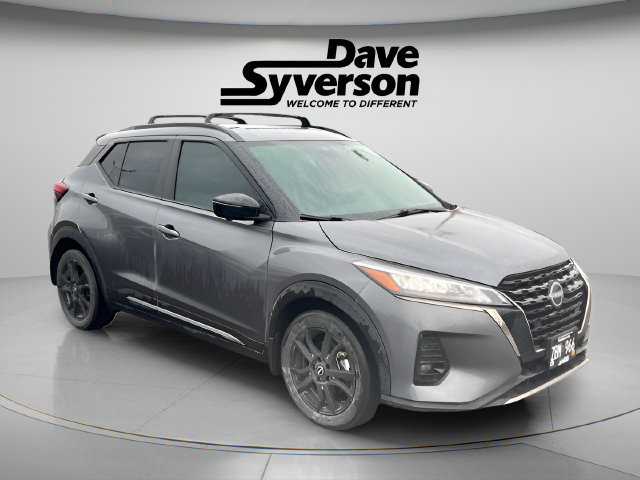 Used 2023 Nissan Kicks SR w/ SR Premium Package FWD image 3