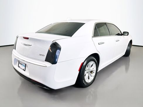 Used 2016 Chrysler 300 Limited image 7