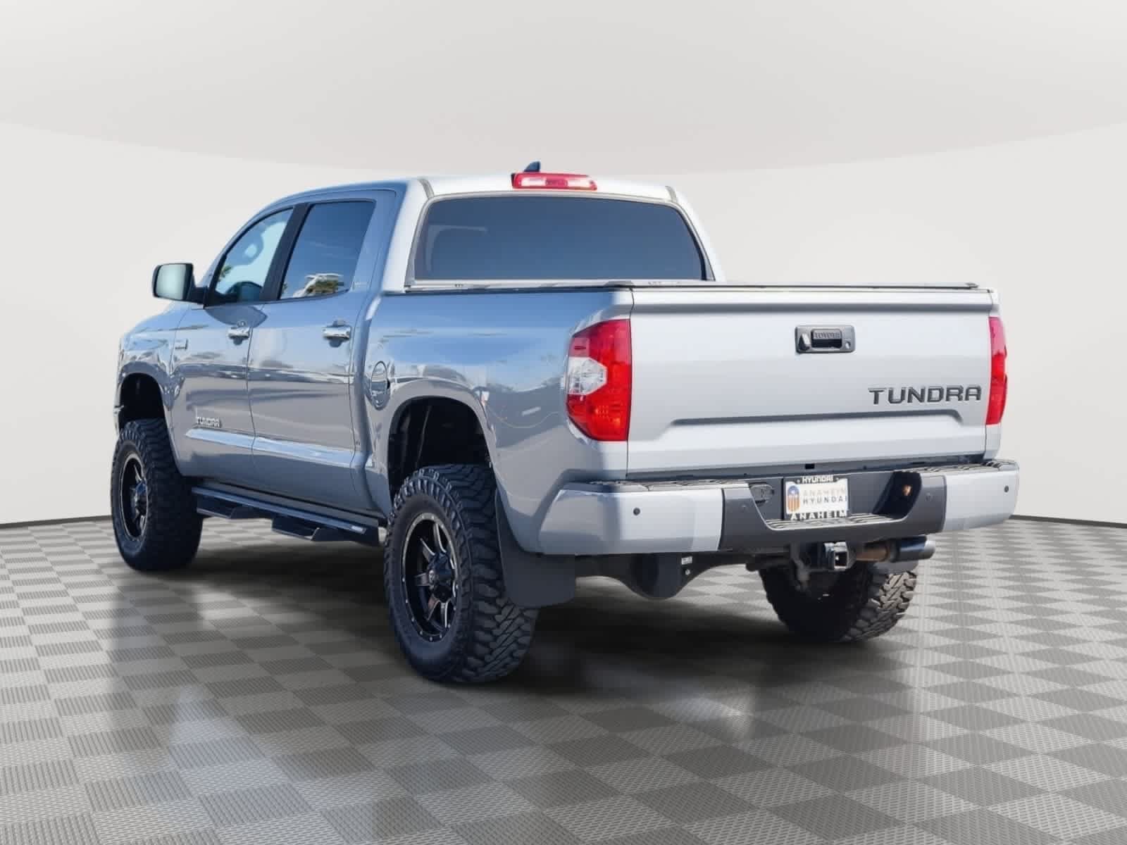 Used 2020 Toyota Tundra Limited w/ Limited Premium Package AWD/4WD image 10