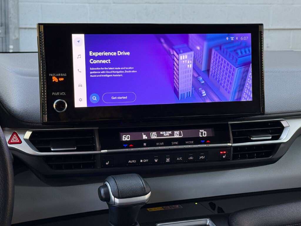 Used 2025 Toyota Sienna XLE FWD image 17
