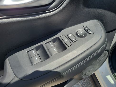 Used 2025 Honda HR-V LX image 21