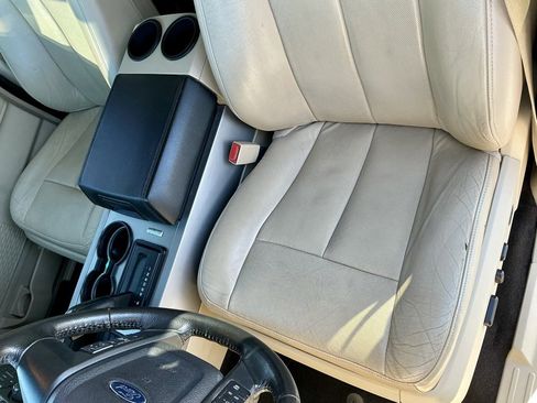 Used 2015 Ford Expedition XLT w/ Equipment Group 202A image 40