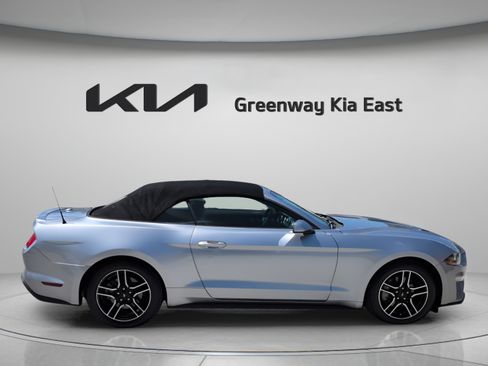 Used 2021 Ford Mustang Premium RWD image 5