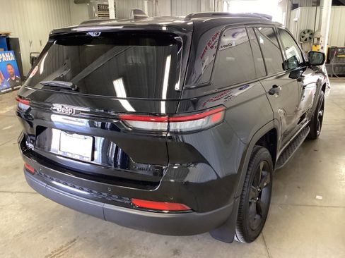 Used 2024 Jeep Grand Cherokee Limited w/ Luxury Tech Group II AWD/4WD image 7