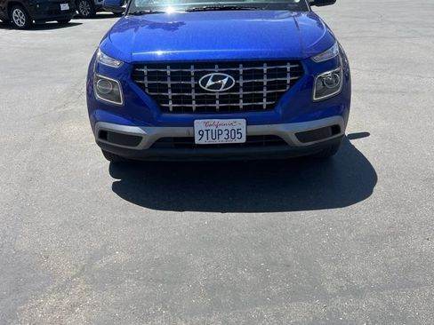 Used 2025 Hyundai Venue SEL FWD image 4