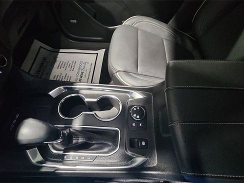 Used 2023 Chevrolet Traverse Premier image 25