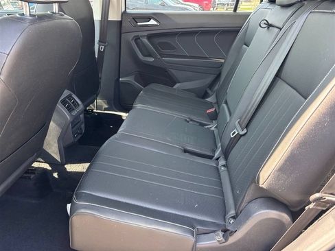 Used 2022 Volkswagen Tiguan SE FWD image 11