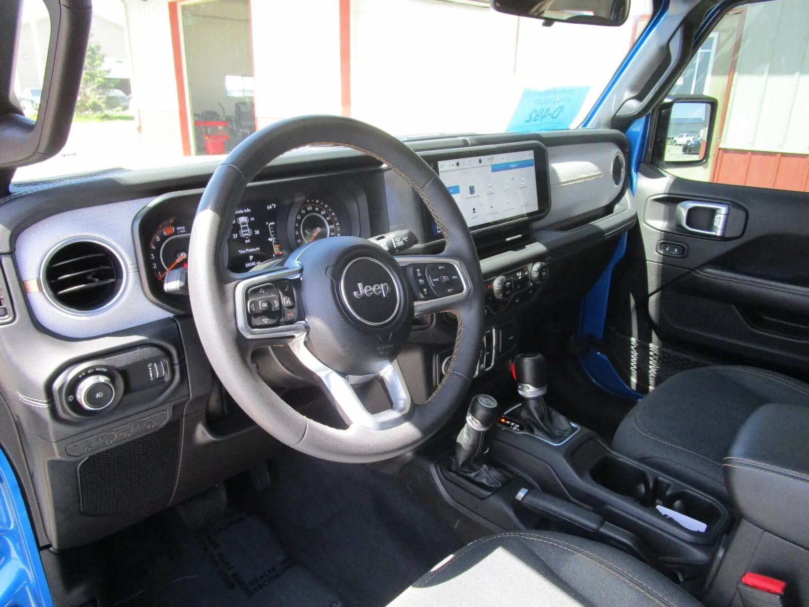 Used 2024 Jeep Wrangler Unlimited Sahara AWD/4WD image 10