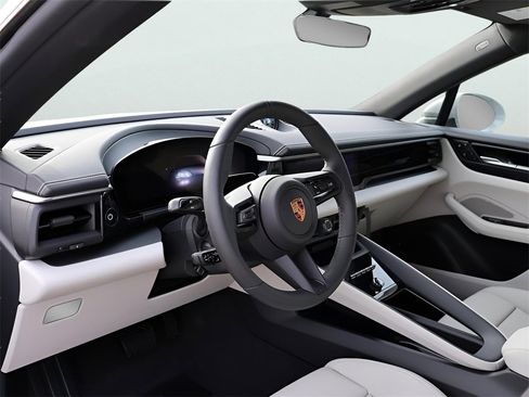 New 2026 Porsche Macan 4 Electric image 4