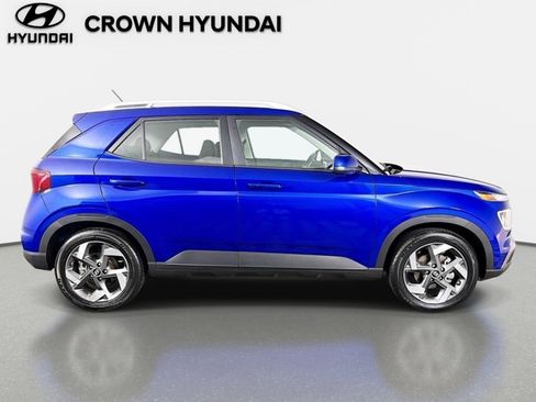 Certified 2025 Hyundai Venue SEL FWD image 4