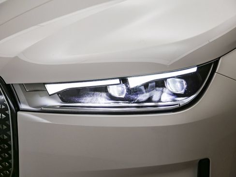 Used 2024 BMW iX xDrive50 w/ Premium Package AWD/4WD image 8