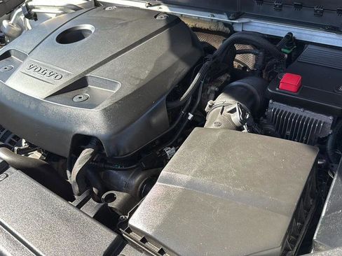 Used 2018 Volvo XC60 T5 Momentum w/ Vision Package image 17